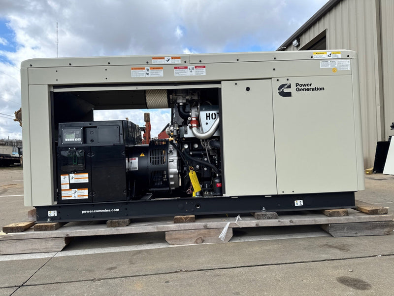 Load image into Gallery viewer, Cummins RS30, RS36, and RS40 with service door removed and showing the 2.4L, 4-Cylinder gaseous engine fueled by natural gas or propane.